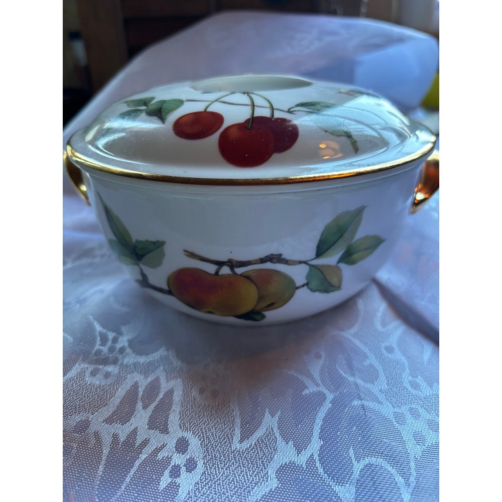 Royal‎ Worcester Evesham Gold Casserole Dish